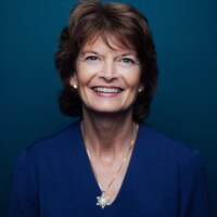 Lisa_Murkowski_official_photo.jpg